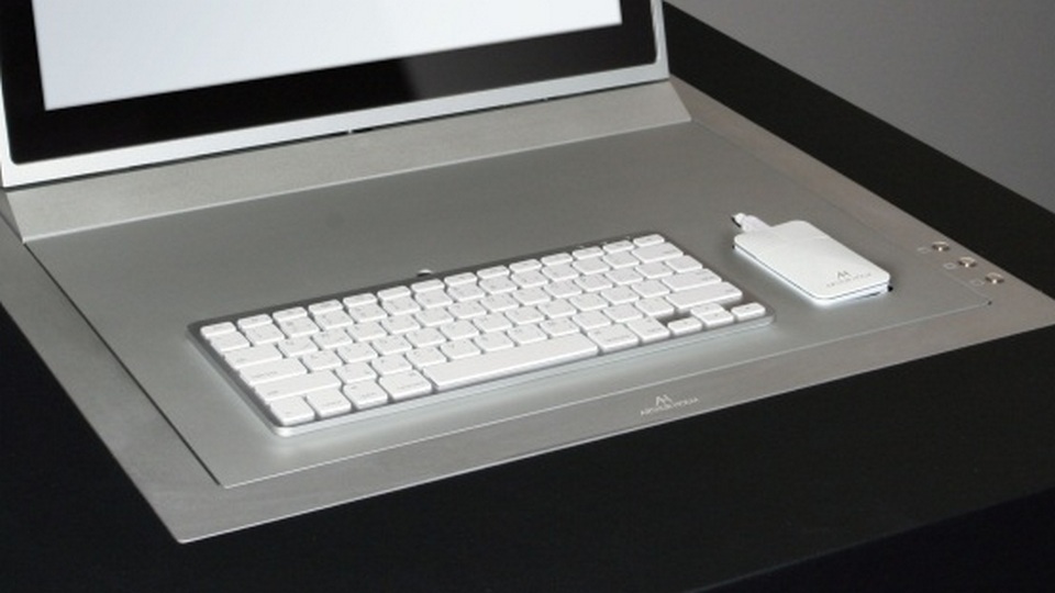 Встроенная клавиатура и мышь ARTHUR HOLM KM